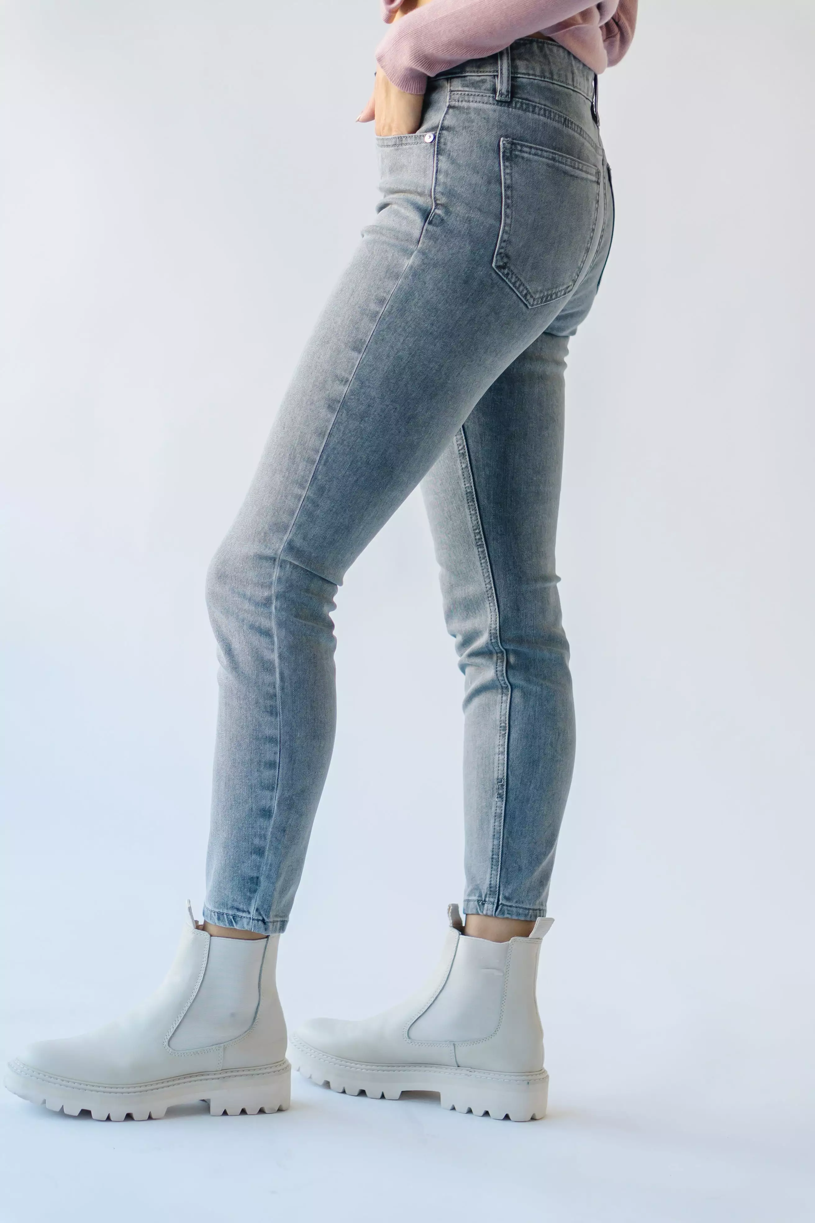 The Holdrege Mid Rise Crop Skinny Jean in Light Gray